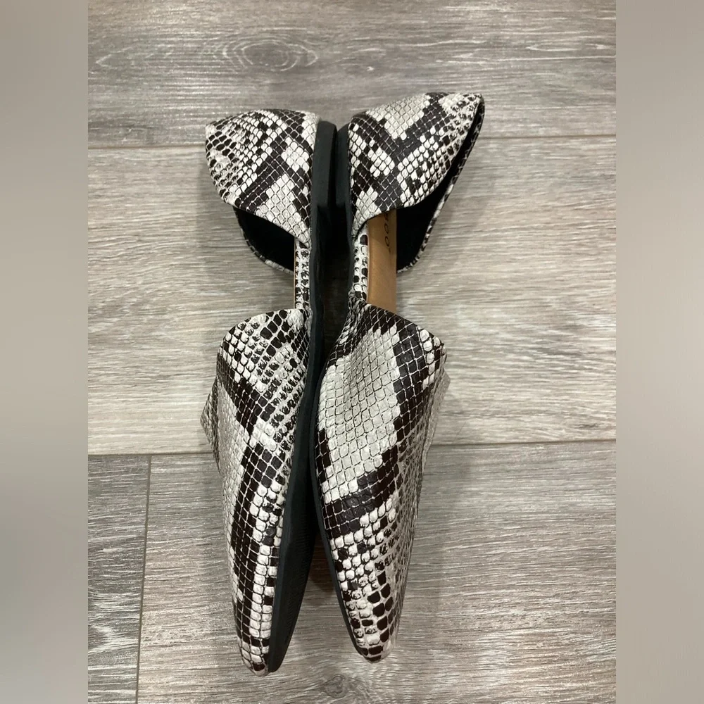Bamboo Faux Snake Skin Pointed Toed Flats Size 7 Slide on Closed Toe